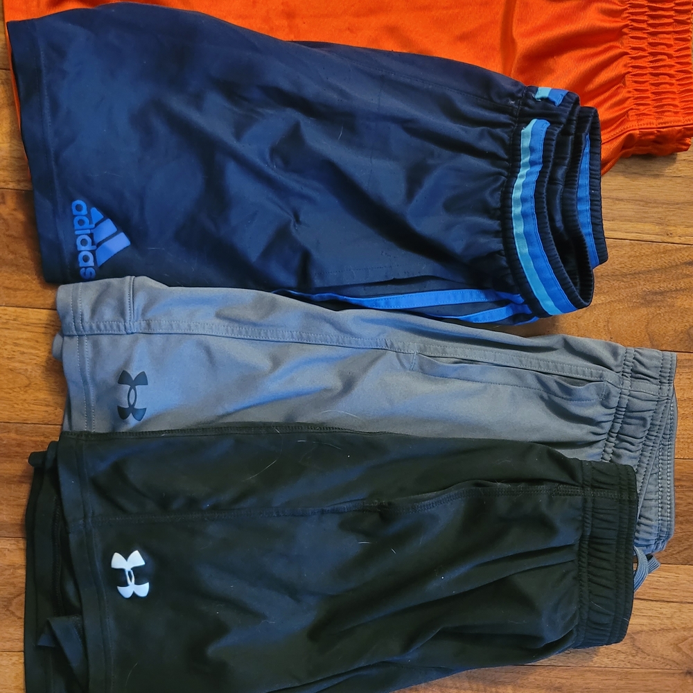 Under Armour Performance Shorts in Navy and Black, Orange Children's Place, idas